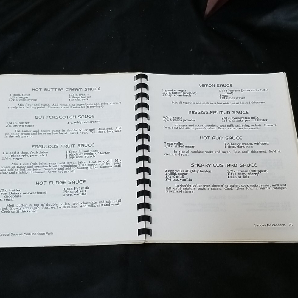 🍳VINTAGE COOKBOOKS - Picture 10 of 11